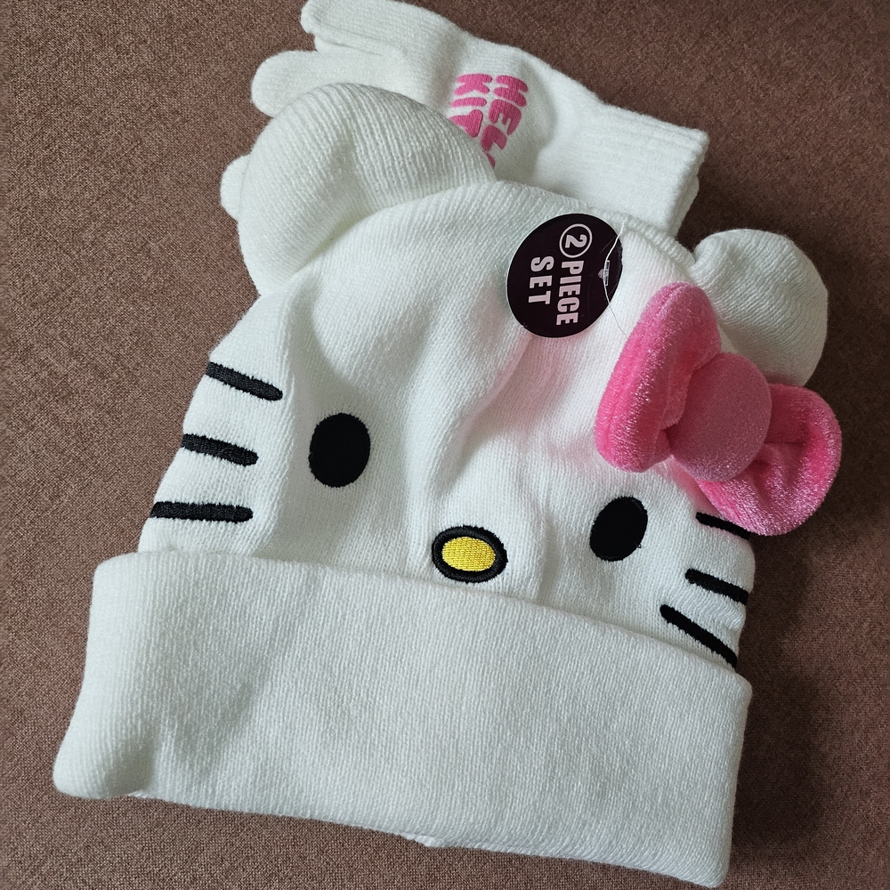 Sanrio Hello Kitty Beanie & Gloves Set
